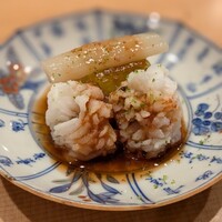 新地 鮓 ゆうじろう - 今が旬の淡路産ハモ 焼きナスとずいきを添えて