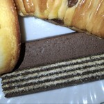 セブンイレブン - ハイスペックさは、私に使いこなす器量もありませんし、もう本当、バッテリー持続と安定安心さが私には第一です。カメラのレンズは三個でなくても…ッ！バッテリーと云えば(？)先日、某通販サイトさんで、大容量の