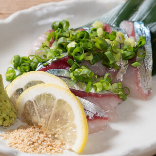 「極上生サバ」「バジル香る唐墨春雨」など創作料理をご堪能あれ