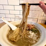 NIBOSHIST - 麺に絡みつくスープ（鬼煮干）