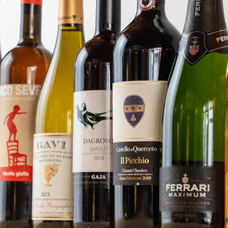 ソムリエが選び抜いた100種類のイタリアワインをラインナップ