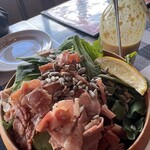 キャンティ・コモ - ベーコンソテーとひまわりの種のサラダ