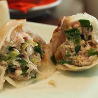 青菜 丸の内ブリックスクエア店 - 餃子割ってみた