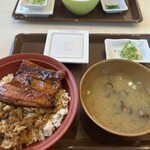 すき家 - 料理写真:鰻ギュー丼 JPY 1,000ちょっと　
それに追加で単品、納豆としじみの味噌汁
納豆の葱が別皿ってところが嬉しいデス