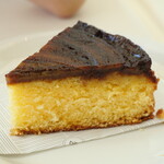 bills - キャラメリゼバナナのケーキ