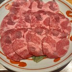 肉料理 春祺廊 - タンは、サービスらしくて、最初に提供ありました。