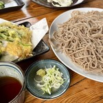 夫婦堤十割そば盛 - 300gの蕎麦と天ぷら