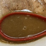 麺や 紡 - 比較的熱いスープ◎ 濃厚なスープです