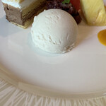 la mura 神戸会下山 - デザート(サンマルク/甘酒アイス～発酵あずき添え～)
