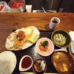 紡 - ミックスフライ定食、食後にコ―ヒ―とデザ―ト