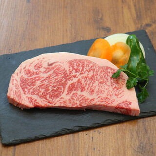 【サーロインステーキ】柔らかく甘みある肉質と溢れる芳醇な旨味