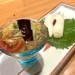 旬彩酒庵 おねぎや 新宿店 - 水茄子とじゅんさいの土佐酢ジュレ、軟白葱の浅漬け