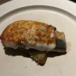古澤亭 - 鰻と赤ナスのチーズ焼き　上にかかってるマカがアクセント