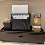 長男、もんたいちお - テーブルの仲間たち。スープと合いますの。ホント。