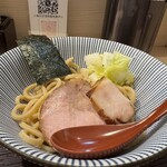 長男、もんたいちお - つけ麺レディースセット。並で、麺が50g少ない。その分杏仁豆腐がつく。チャーシュー、向かって右のやつが半分以上脂でやな感触だった…orz。鶏ちゃーは最高。麺も白菜も美味しい。