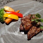 玉峰館 - 黒毛和牛ヒレ肉網焼き　季節野菜　カンポートペッパー　ゲランドの塩