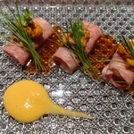 玉峰館 - 和牛ロース冷製　北海道産生雲丹　本山葵卵黄ソース　レモン醤油餡