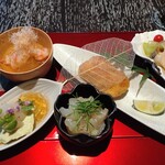 玉峰館 - 蒸しアワビ　蓮芋浸し　振り柚子 　真鯛なめろう寿司　芽葱  枝豆ムース　帆立マリネ 冬瓜スープ煮　海老葛打ち 　冬瓜が美味しい