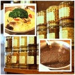 店内のSpiceと注文の「野菜カレー・チーズ入り」「牛タンカレー」