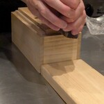 SINQ - ５・80日熟成の羊生ハムを削ってクレープへ