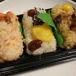 おこわ米八 - 秋づくし (松茸・栗・大漁鮭) 359円。