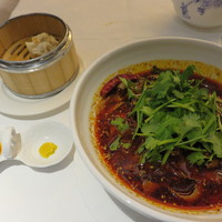 四川名菜 川府 - 麻辣刀削麺とシウマイ