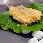 SINQ - ２・狩野川鮎（静岡）と葉わさび　中にはうすいえんどうのペースト入り　葉わさびで巻いて