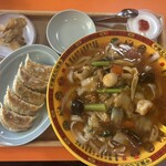 健康中華料理 餃子軒 - 料理写真:五目ラーメンと焼き餃子セット