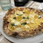 オッティモ・キッチン - 黄金トマトのピザ