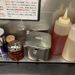 東京油組総本店 - 卓上のいろいろ