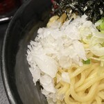 東京油組総本店 - 玉ねぎいれます