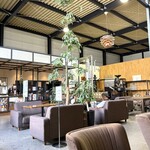 IMOM COFFEE ROASTERS - 内観 ①