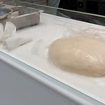 お店にプレッツェルの元が(･∀･)ここで焼いてます