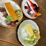山くじらカフェ - ケーキ各種¥650  ベリー、レモン、キャラメル