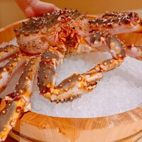 かにじぇんぬ 北のはなれ - 迫力がすごいタラバ蟹のお顔