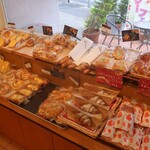 もあ 小麦館 - 陳列棚の様子②。