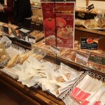 もあ 小麦館 - 陳列棚の様子③。