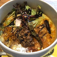 蔭山樓 表参道店 - こう見えて担々麺なのです