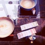 Cafe BUBUCANE - 去年行った時はカフェラテは和風のお抹茶用みたいな器で、これもまたいい味出してた