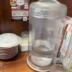 ラーメン 魁力屋 - お冷はセルフにて