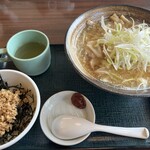 和風レストランまるまつ - 料理写真:辛味噌ラーメン（税込1,000円）とミニ鶏そぼろ丼（麺との組み合わせで税込300円）