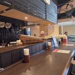 ビストロ オリエンタル - 右側の様子。