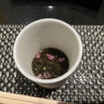 焼肉 喰心 - お通し　もずく　