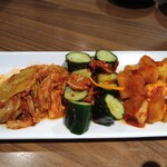 焼肉 ジャンボ - キムチ盛合せ