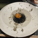 焼肉 喰心 - トリュフ黄卵タレ