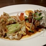 ステーキ＆ワイン グリアンテ - ホイコーローと酢鶏の甘辛ソース