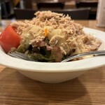 パスタビーノ・ハシヤ - パスタより先にでてくる、このセットのサラダ(単品では450円)の量にびっくり。