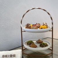 ベージュ アラン・デュカス 東京 - 