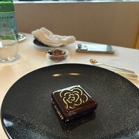 ベージュ アラン・デュカス 東京 - 