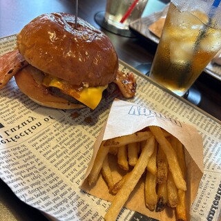 フレブル、パク　　冷感メッシュバックタンク　ハンバーガー　あや 炭焼きバーガーBLUTO｜久留米の手捏ね100%牛肉バーガー